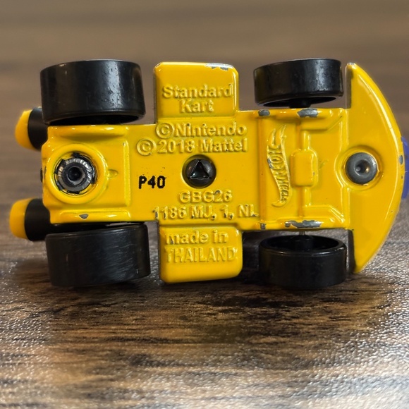 Nintendo HOT WHEELS 2018 Mario Bros Kart PURPLE YOSHI Diecast Standard Kart Car - Picture 7 of 8